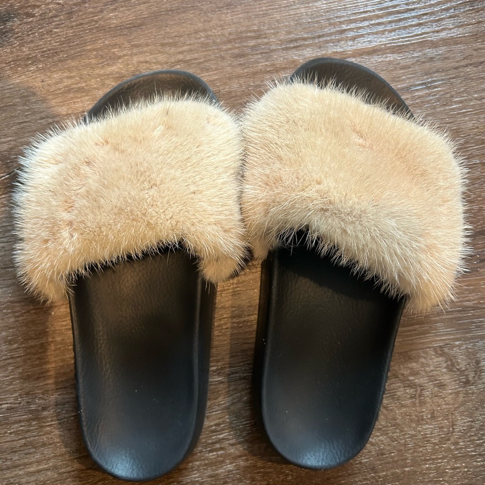 Faux Fur Slide Sandals - Black and Tan
